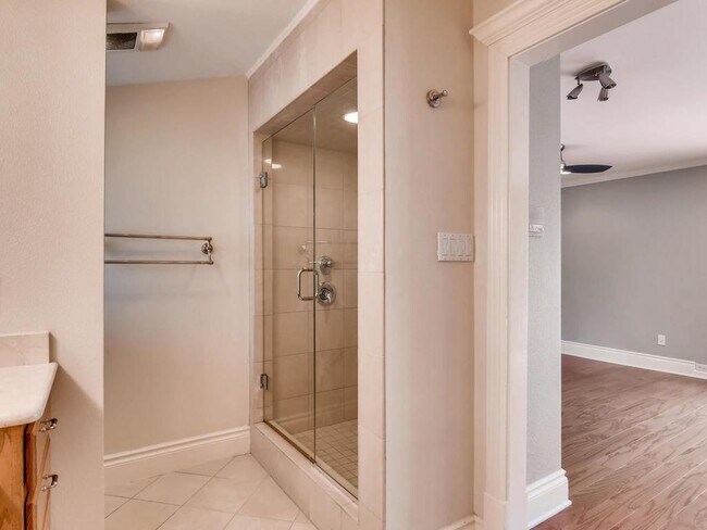 Building Photo - 1713 Bay Hill Dr