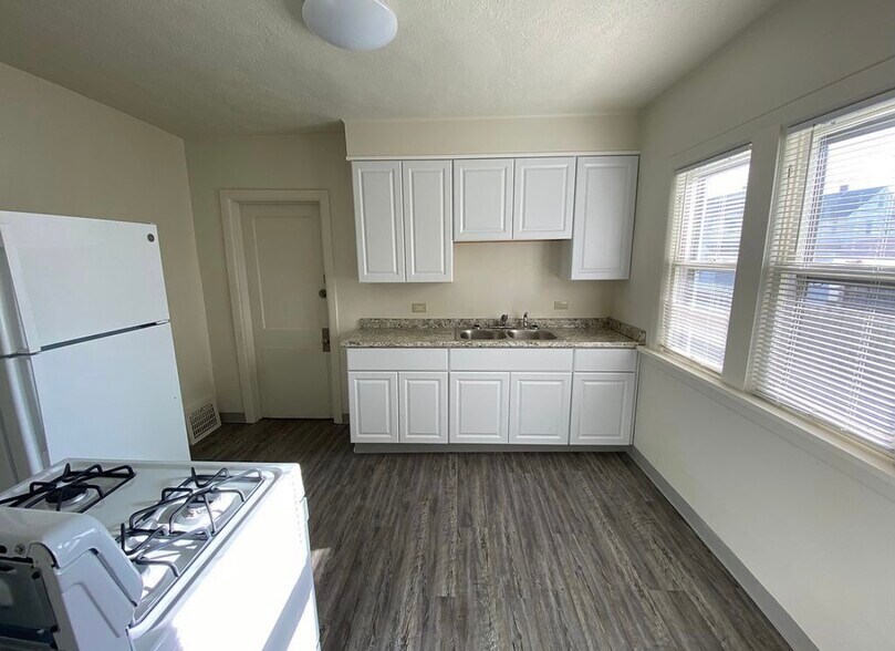 Kitchen - 2035 Richland Ave