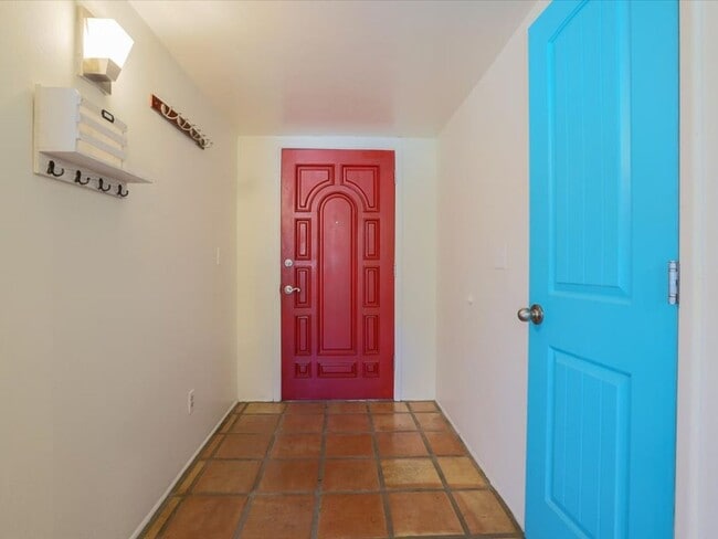 Building Photo - ? Stunning Mountain-View Home with Private Pool & All Utilities Included!!