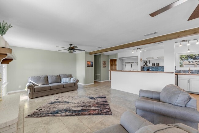 Building Photo - 403 Sunset Dr