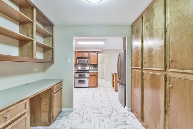 Building Photo - 20 Tulip Hill Ct