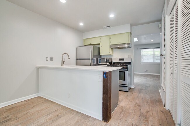Building Photo - 2300 Trailside Dr