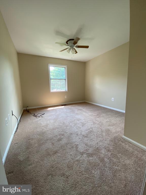 Building Photo - 8701 Point of Woods Dr