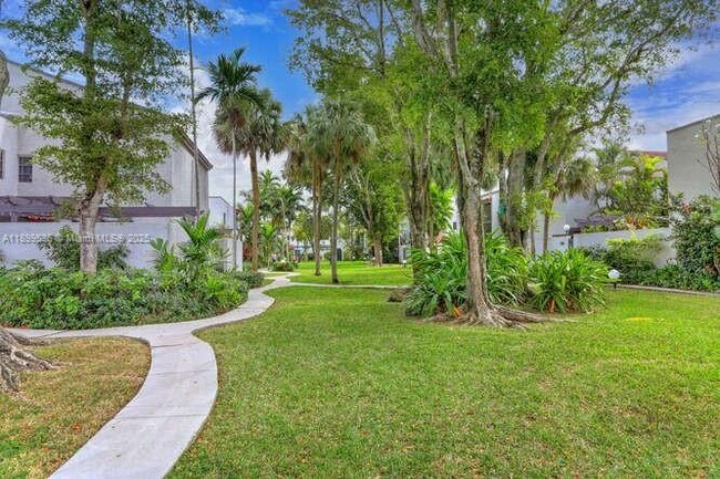 Building Photo - 4732 SW 67th Ave