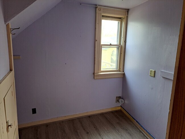 Building Photo - 619 E Parkway Ave
