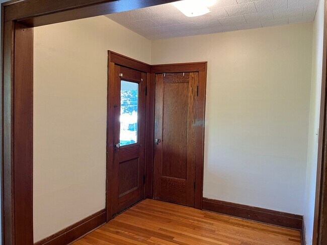 Building Photo - 258 Buckingham Ave