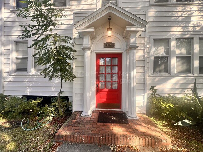 Building Photo - 617 N Hyer Ave