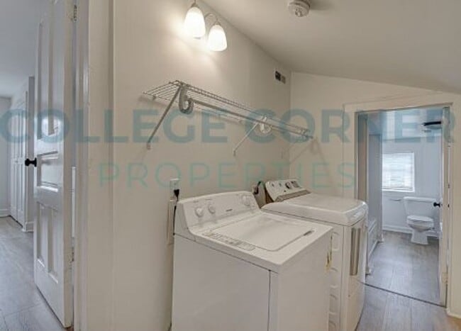 Building Photo - 639 S Poplar St