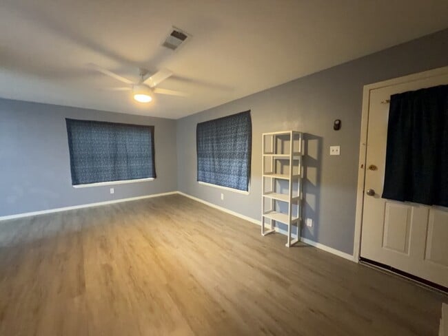 Building Photo - 15118 Carraway Ct