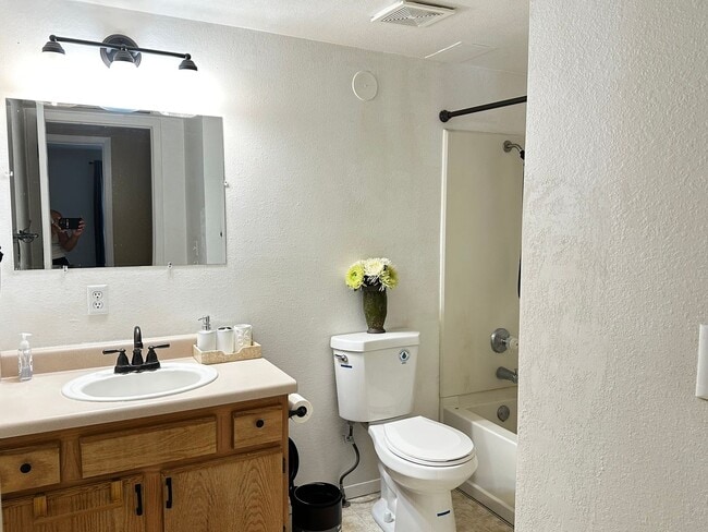 Building Photo - Downtown Salt Lake City Condo Now Available.