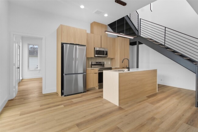 Building Photo - 5614 Larkin St