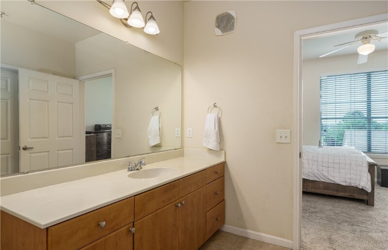 Building Photo - 1901 5th E Ave