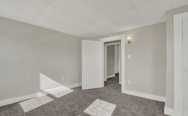 Building Photo - House For Rent