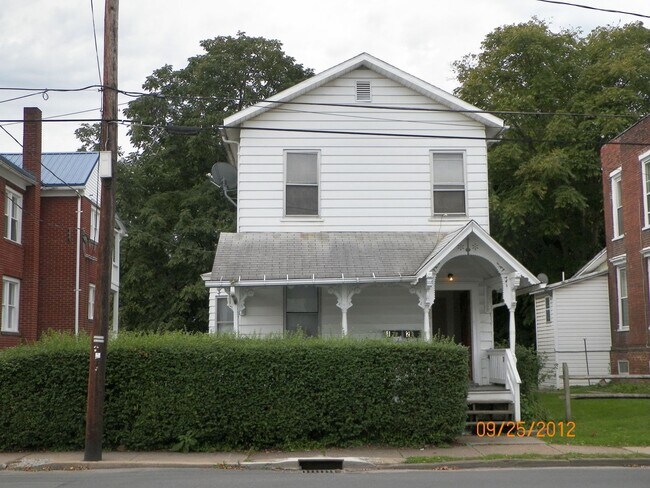 Building Photo - 225 E Park St