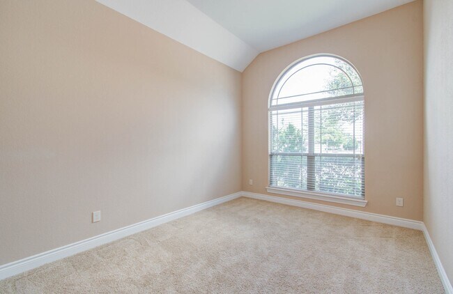 Building Photo - 2214 Red Wren Cir