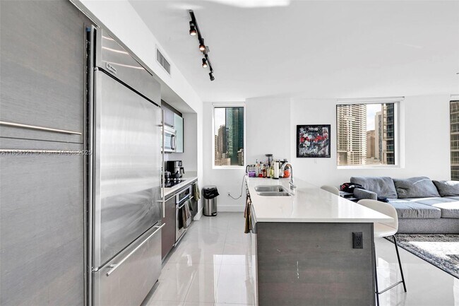 Building Photo - 500 Brickell Ave