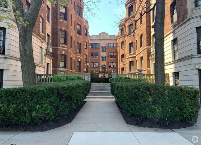 Building Photo - 2326 N Lincoln Park W