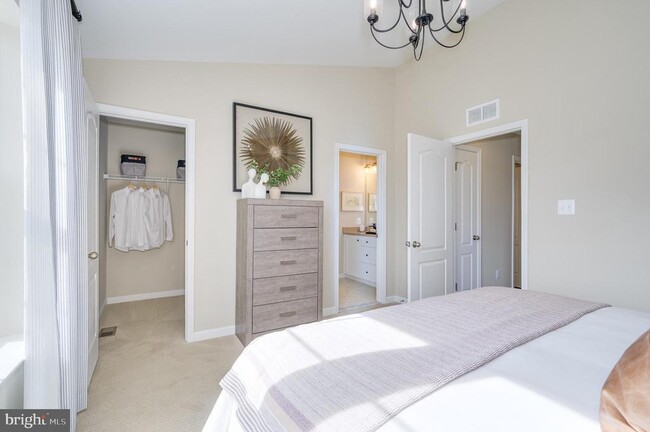 Building Photo - 201 Hillsdale Pl