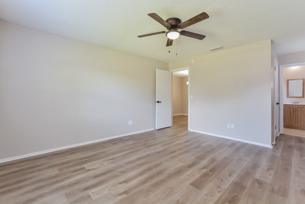 Building Photo - 10423 Cedarhurst Ave