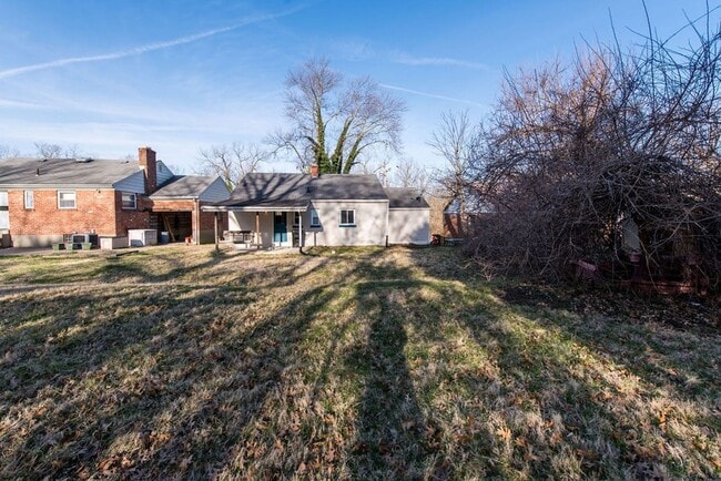 Building Photo - PRICE HILL-NICE 3 BEDROOM 1 BATH RANCH with