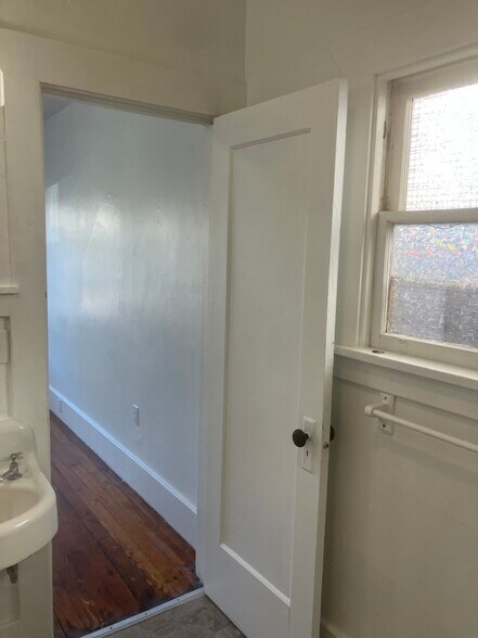 Building Photo - 728 2nd St