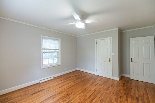 Building Photo - Lovely, Updated 3-Bedroom, 1-Bath Home in Greensboro w/ Fenced Yard