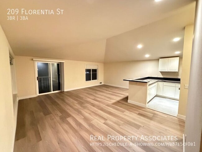 Building Photo - 209 Florentia St