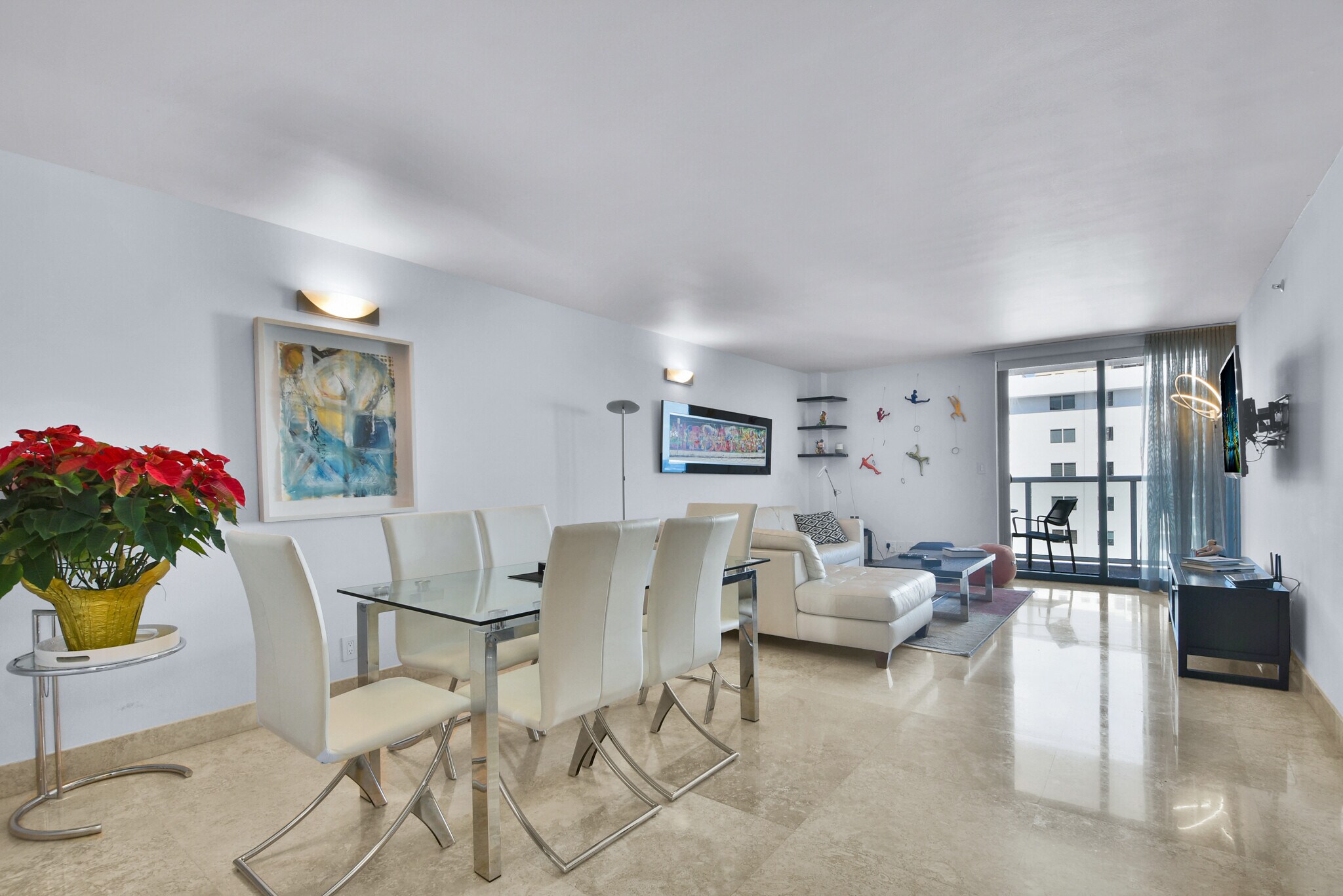 Building Photo - 2401 Collins Ave
