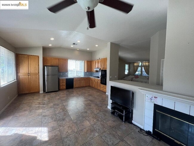Building Photo - 2352 Whitetail Dr