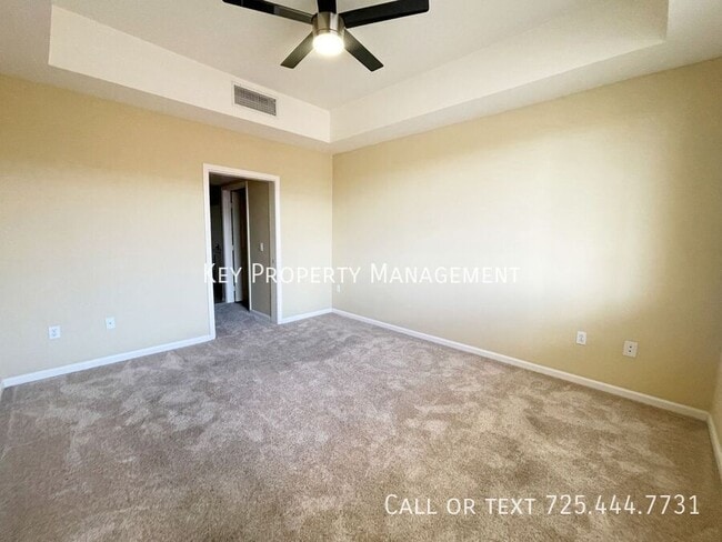 Building Photo - 2 BEDROOM HIGHLY UPGRADED PARK AVENUE CONDO!