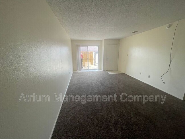 Building Photo - 5425 SE 30th Pl