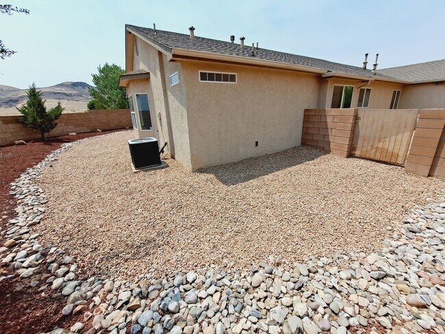 Building Photo - 4 bed home available in Huning Ranch!