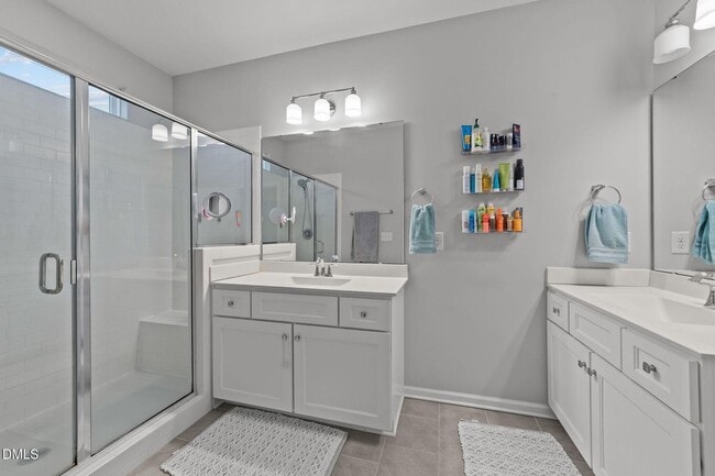 Building Photo - 4 Bedroom Home Close to Downtown Wake Forest. Fenced Yard!