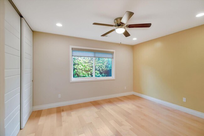 Building Photo - 7150 Bollinger Rd