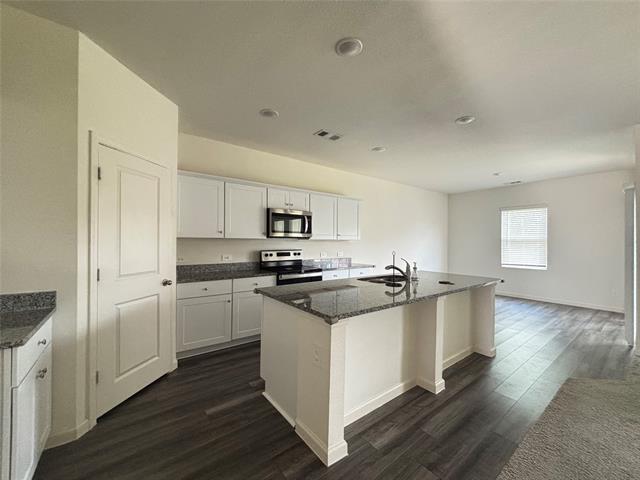 Building Photo - 1605 Shadow Hawk Dr