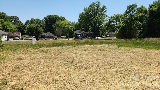 Building Photo - 1818 E Greenbriar Rd