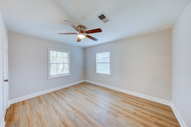 Building Photo - 1418 13th Ave N