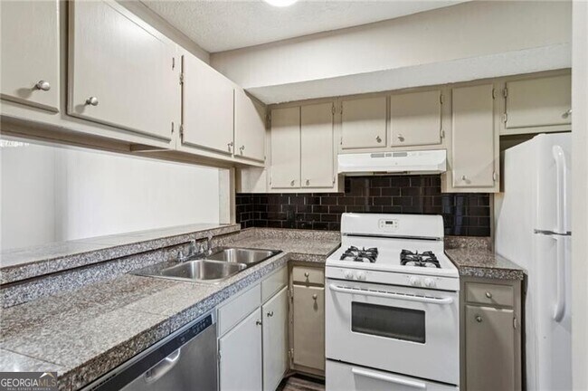 Building Photo - 752 Barnes Mill Trace NE