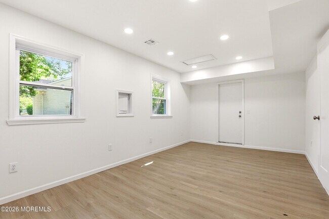 Building Photo - 1006 Morris Ave