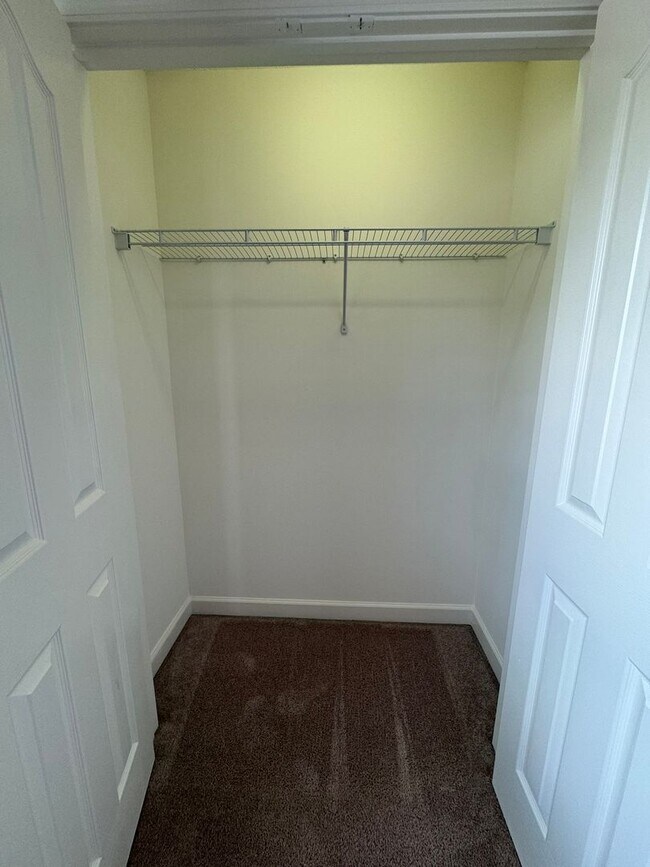 Building Photo - 129 Clusters Cir