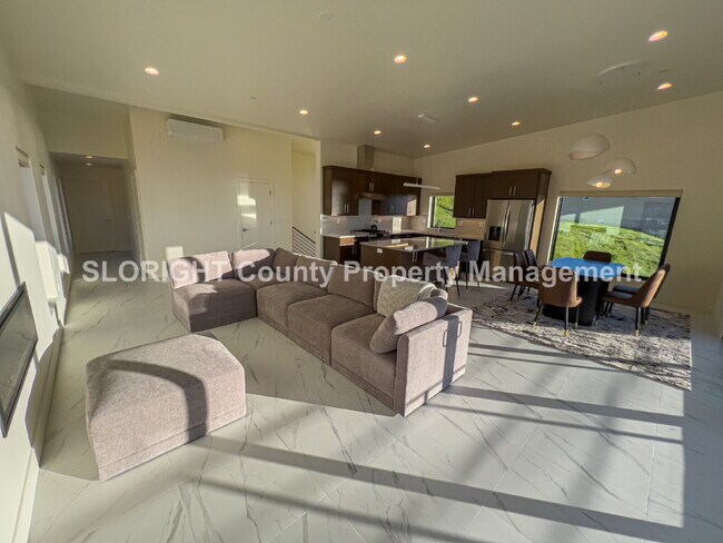 Building Photo - AVAILABLE NOW - Luxury Ocean-View Home in Prime Morro Bay Location - 3 Bed / 3 Bath