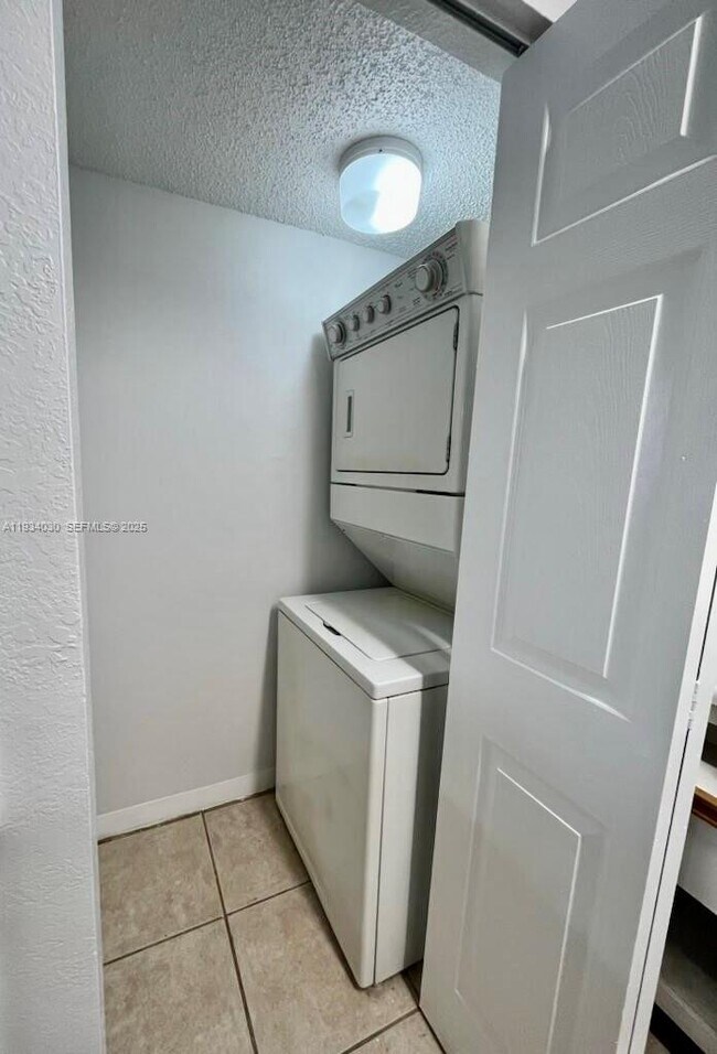 Building Photo - 540 S Park Rd