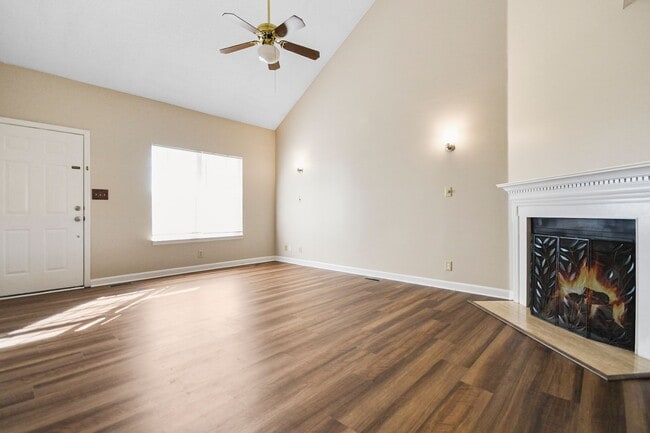 Building Photo - Pet Friendly Three Bedroom!