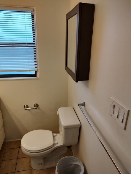 Good size bath lots of cabinets and counter space - 828 Island Ct