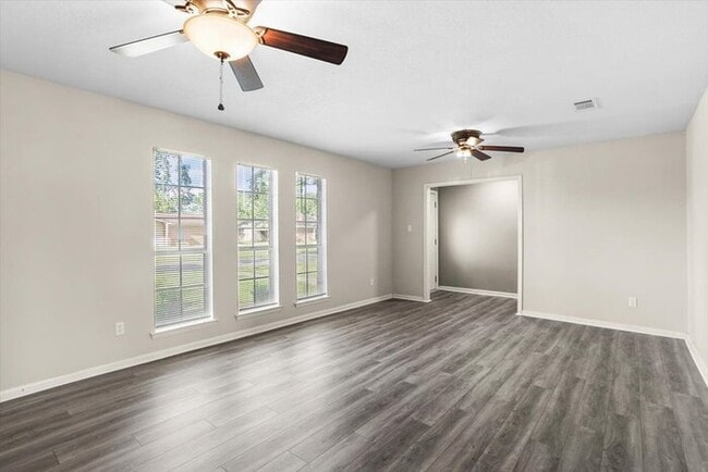 Building Photo - 2315 Robert Dr