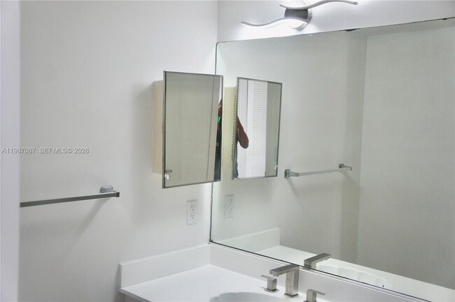 Building Photo - 7601 E Treasure Dr