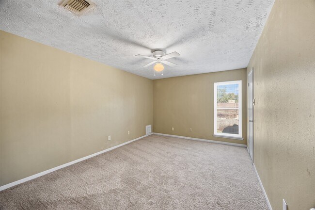 Building Photo - 21422 Park Willow Dr