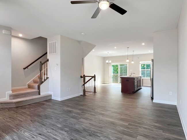 Building Photo - Move-In Ready Townhome with Finished Basem...