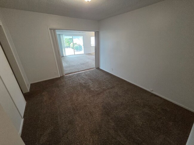 Building Photo - Charter Oak Home with 3 bedrooms, 2.5 baths
