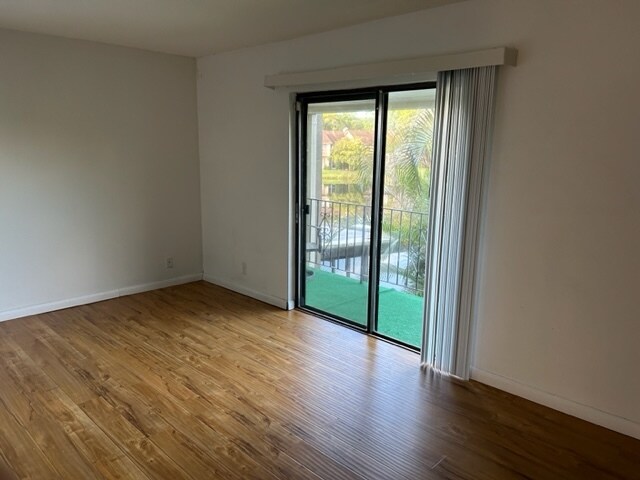 Building Photo - 231 Jacaranda Dr